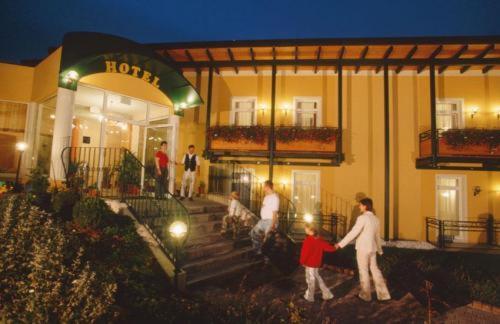 Gasthof Hotel Zum Weinberg Kohfidisch エクステリア 写真